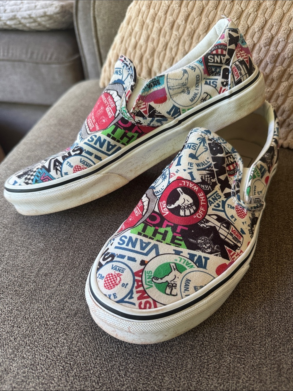 Vans Slip-On Sneakers Red, Green, Blue & Black Print Womens 9.5 men’s 8.0